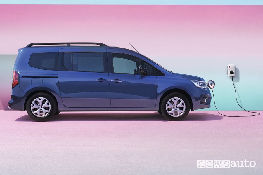 Renault Grand Kangoo E-Tech in ricarica