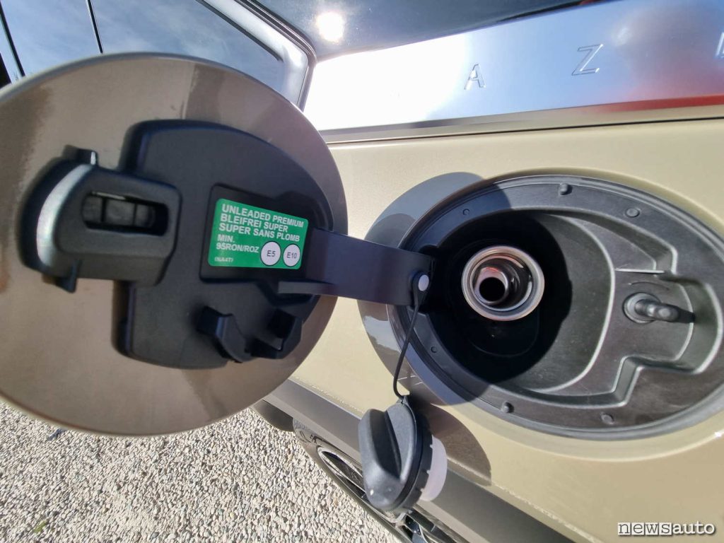 Il bocchettone della benzina sulla Mazda MX-30 R-EV
