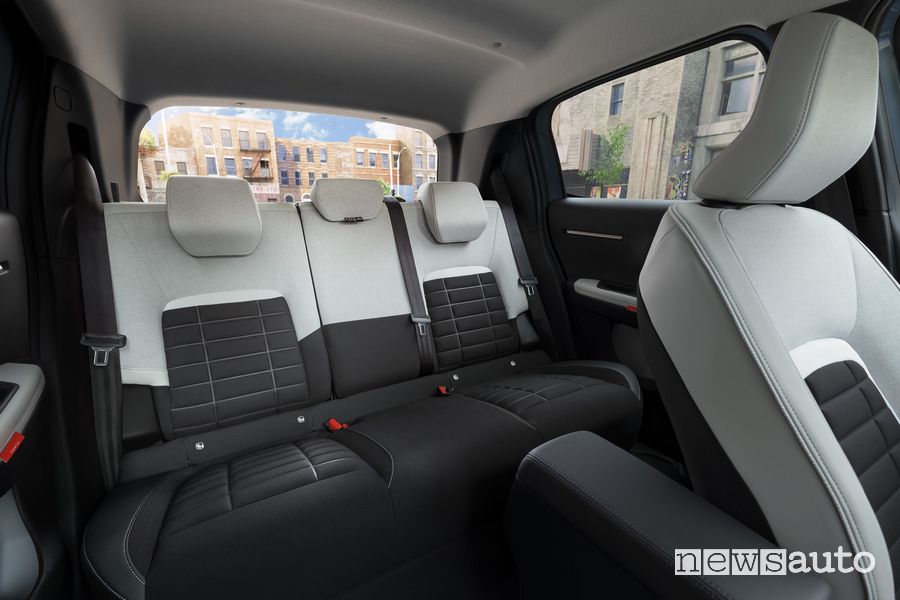 Citroen e-C3 elettrica sedili posteriori abitacolo