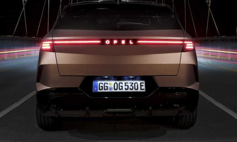 scritta Opel retroilluminata