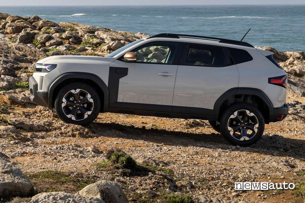 Dacia Duster 2024 fiancata allestimento Extreme
