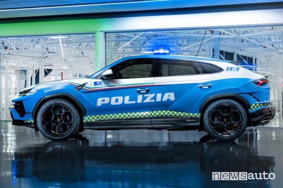 Lamborghini Urus Performante della Polizia di Stato laterale