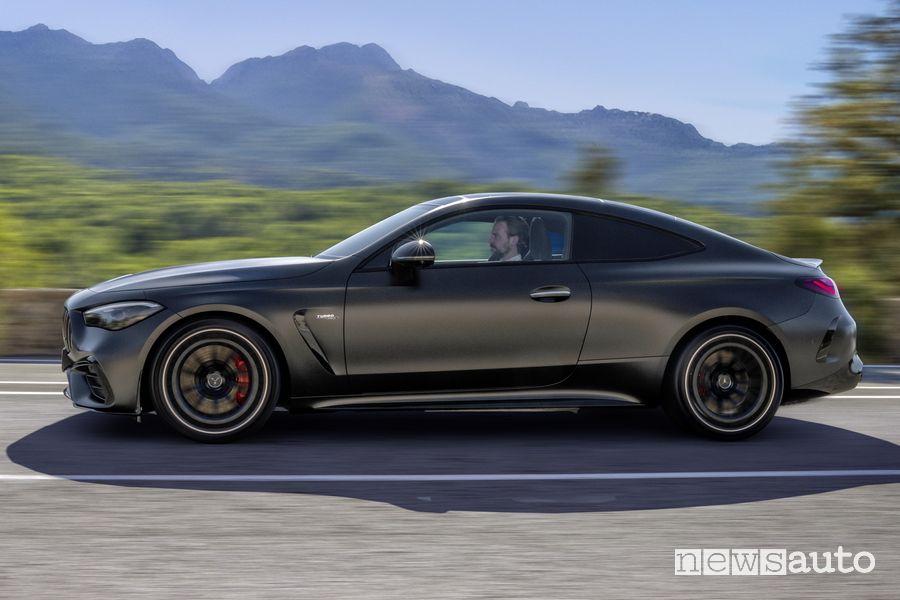 Mercedes CLE 53 4Matic+ Coupé su strada