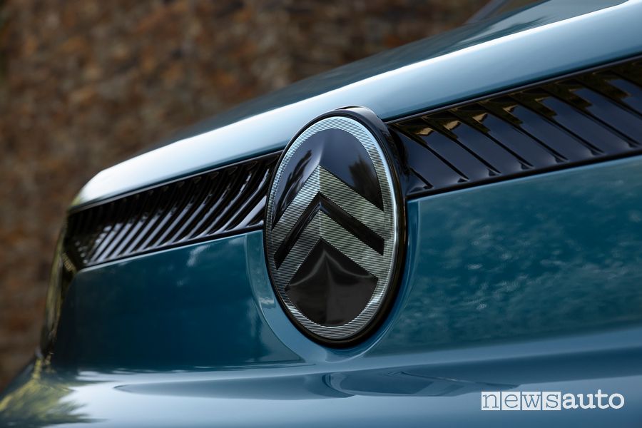 Nuovo Citroen e-Berlingo XTR logo Chevron frontale