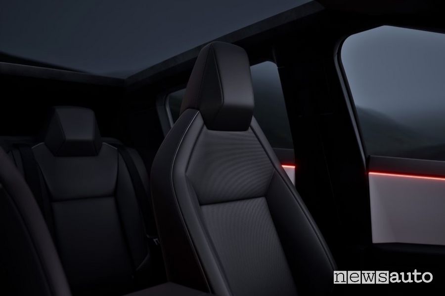 Tesla Cybertruck sedili anteriori abitacolo