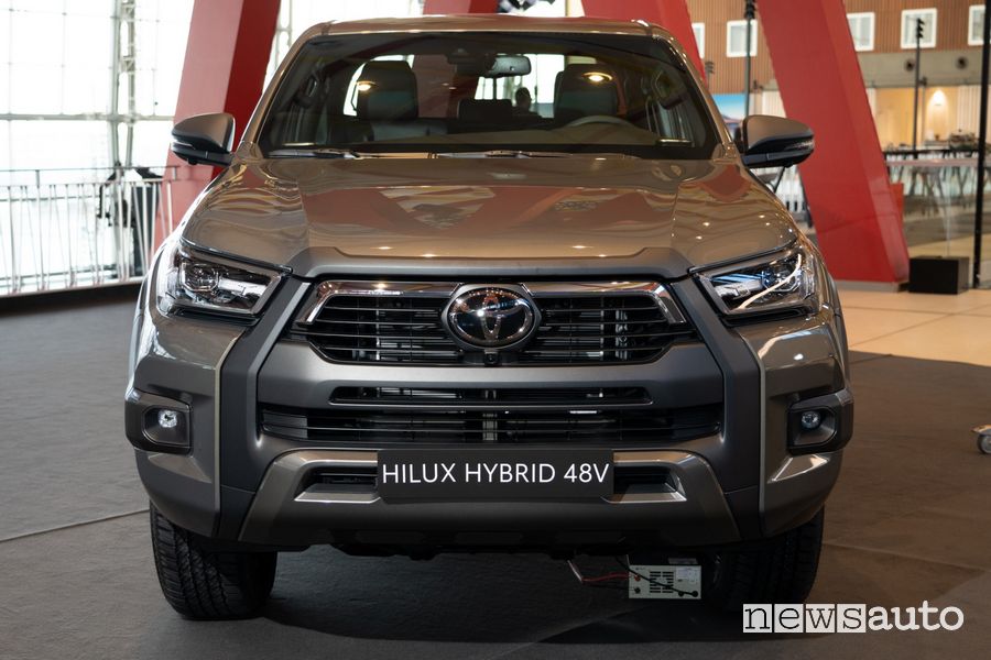 Toyota Hilux Hybrid 48V frontale