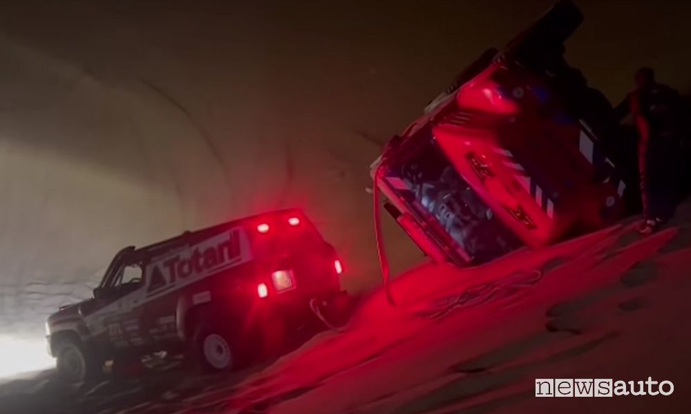 Camion ribaltato alla Dakar