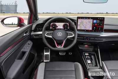 Volkswagen Golf GTI plancia abitacolo