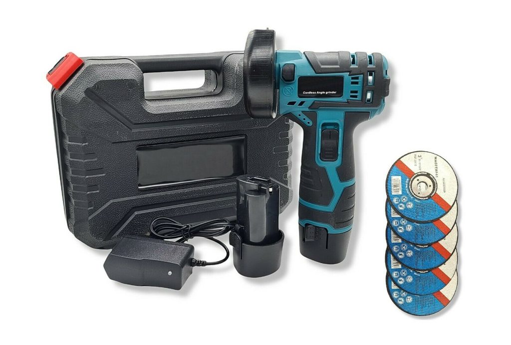 Lo strumento per utilizzato per abbattere i pali degli autovelox si chiama "mini flex" ed è a batteria.