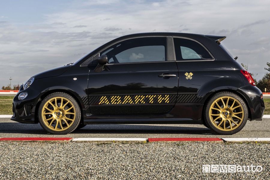 Abarth 695 75° Anniversario laterale