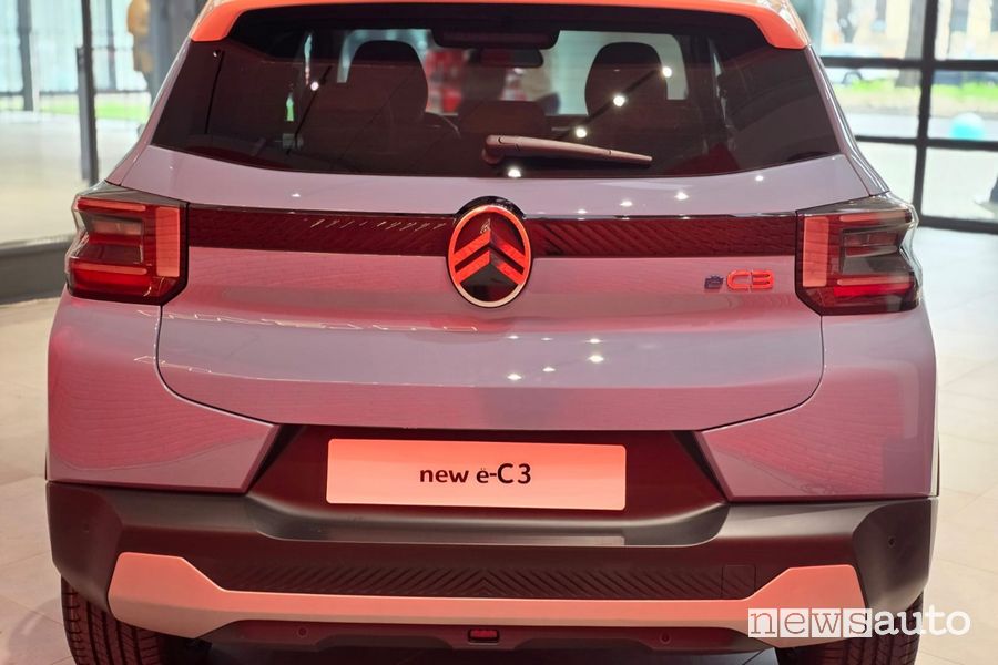 Nuova Citroen e-C3 portellone posteriore