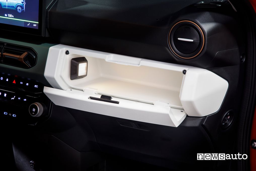 Dacia Spring 2024 cassetto YouClip