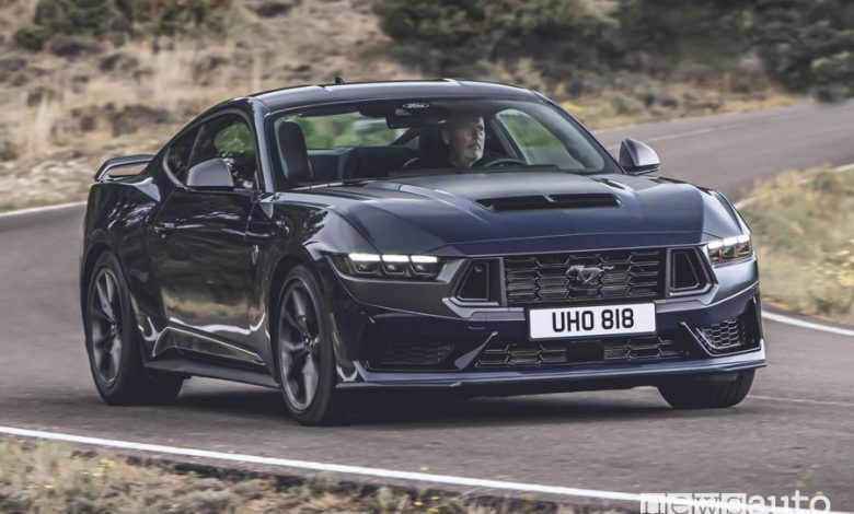 Nuova Ford Mustang Dark Horse su strada