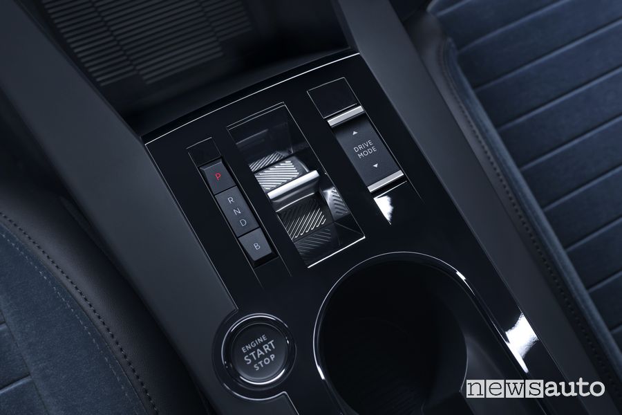 Nuova Lancia Ypsilon Cassina comandi cambio console centrale