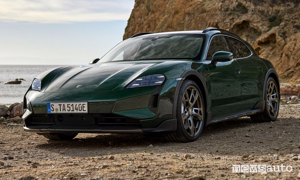Nuova Porsche Taycan Cross Turismo anteriore 3/4