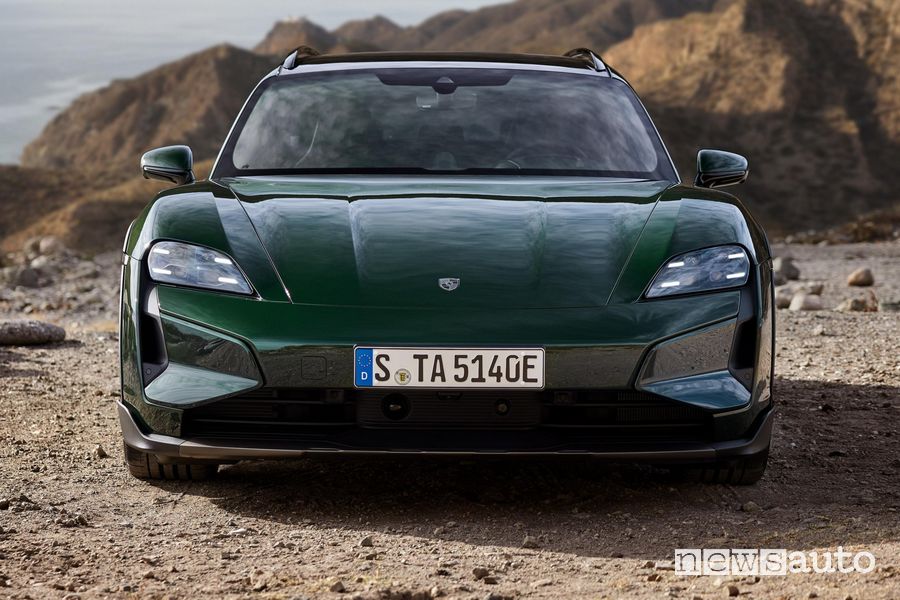 Nuova Porsche Taycan Cross Turismo frontale