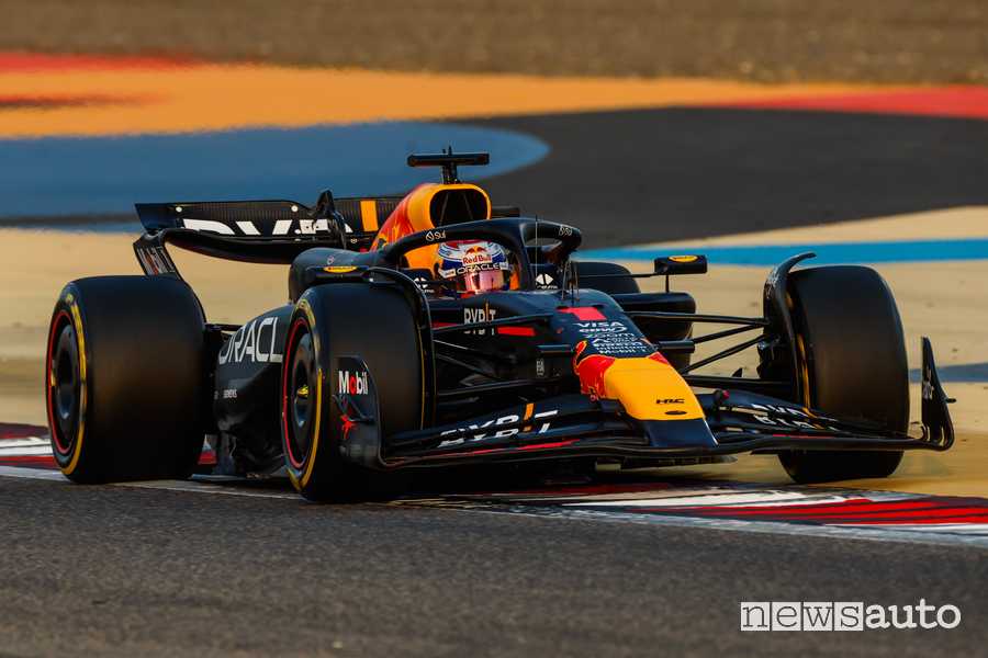 Max Verstappen in Bahrain al volante della Red Bull RB20