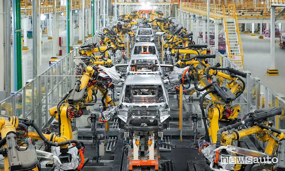 Dal 2026 la BYD produrrà in Ungheria
