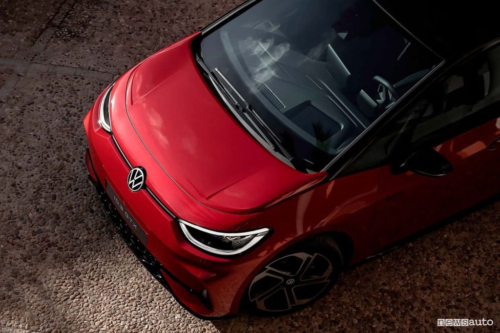 Volkswagen ID.3 GTX fari anteriori firma luminosa