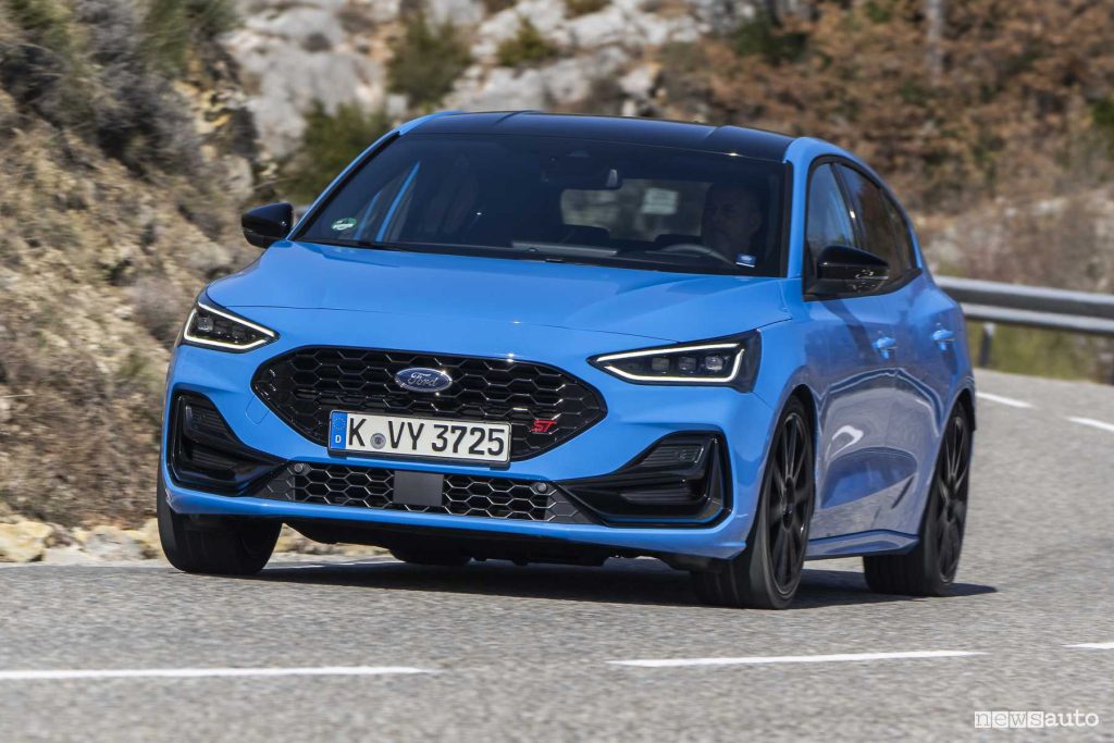 Ford Focus ST Edition su strada