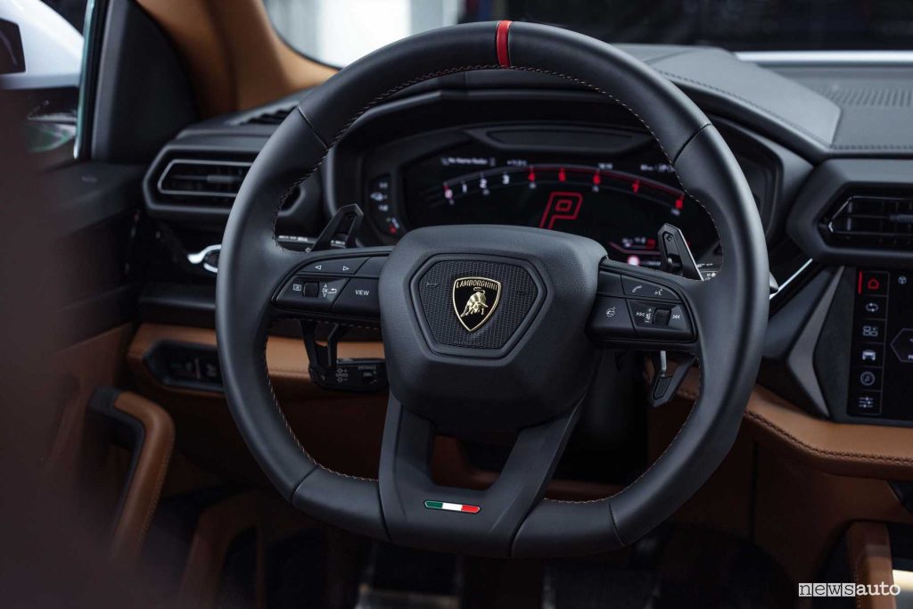 Lamborghini Urus plug-in SE cockpit steering wheel