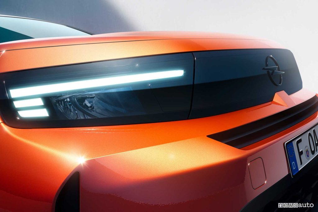 Nuova Opel Frontera faro anteriore firma luminosa a LED