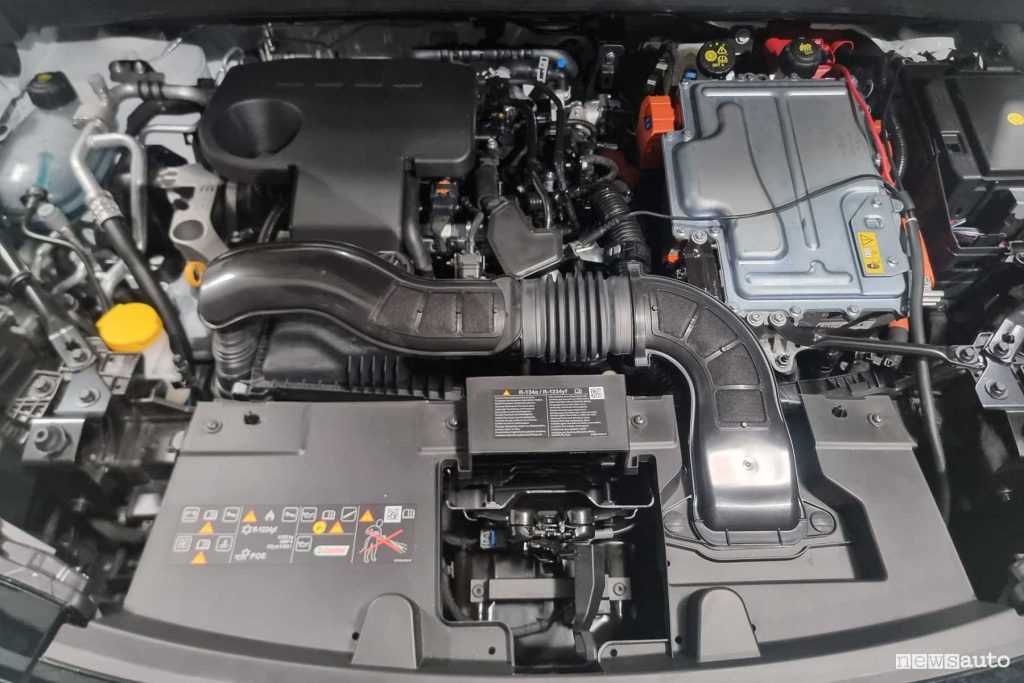 Renault Captur Techno vano motore E-Tech full hybrid