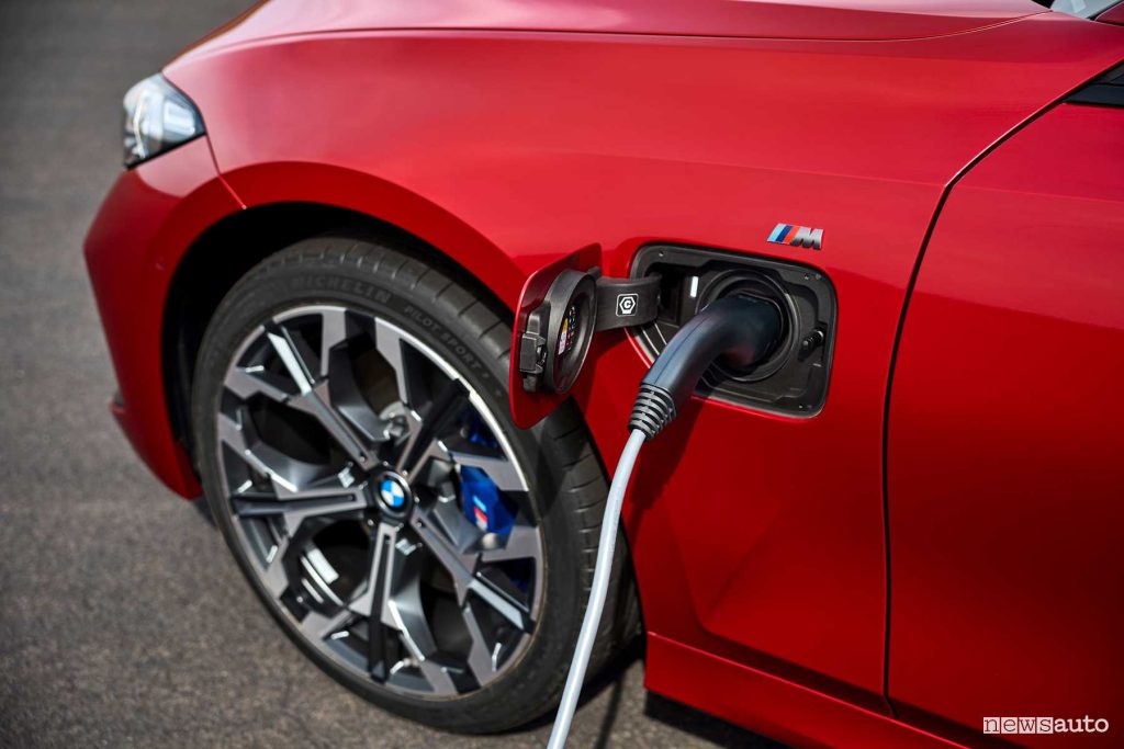 New BMW 3 Series 330e Touring charging