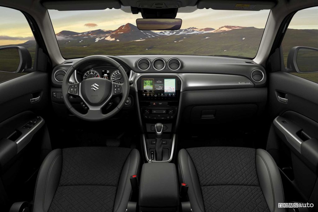 New Suzuki Vitara Hybrid 2024 cockpit dashboard