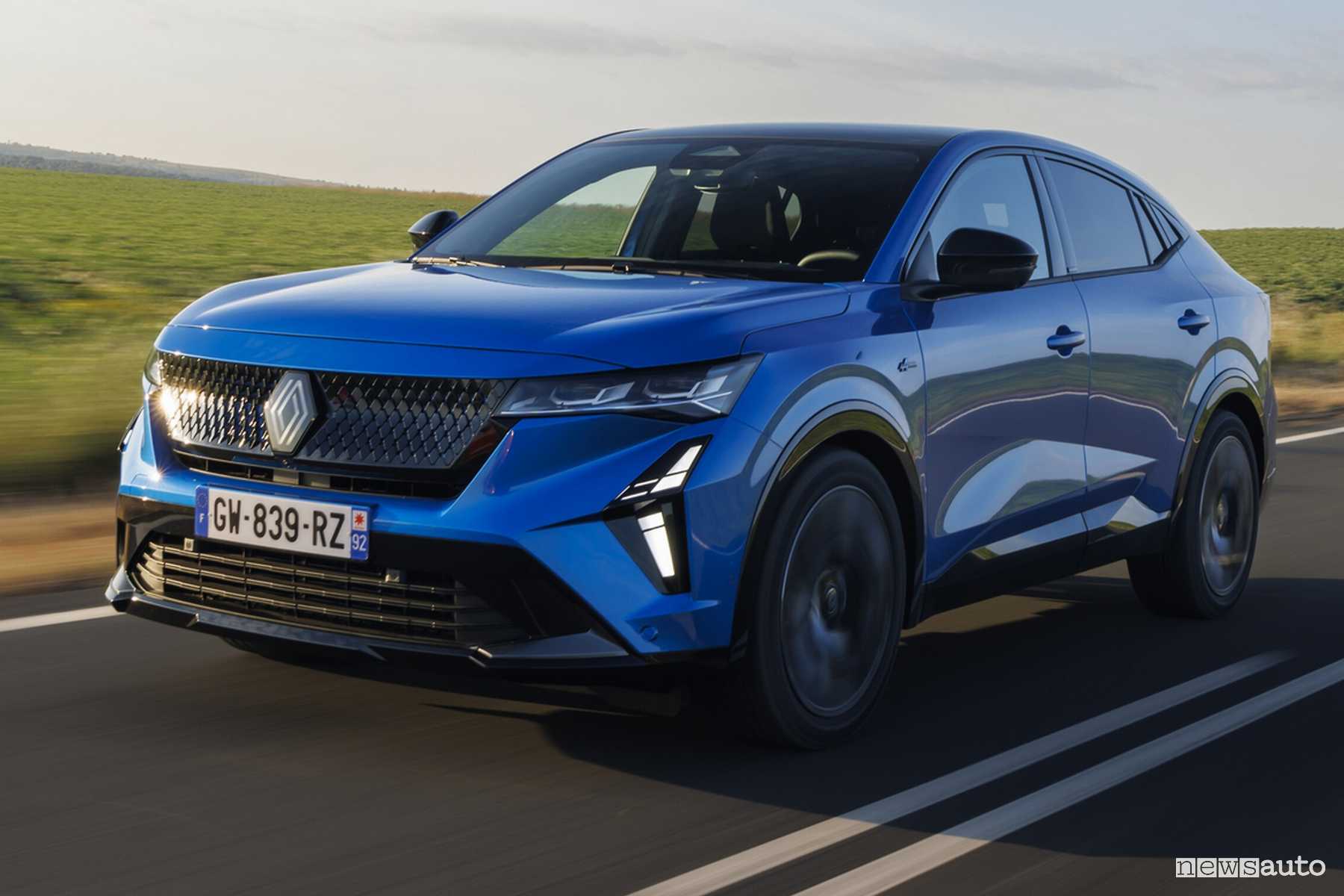 Renault Rafale E-Tech Hybrid Esprit Alpine su strada