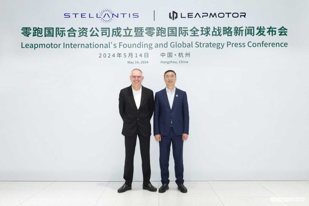 Carlos Tavares (CEO di Stellantis) e Jiangming Zhu (fondatore, Presidente e CEO di Leapmotor)