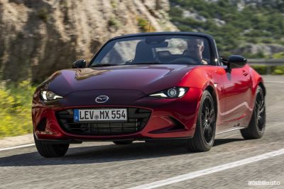 Mazda MX-5 Homura 2024 su strada