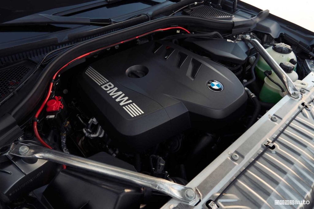 New BMW X3 20 xDrive engine compartment