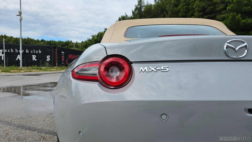 Nuove frecce LED Mazda MX-5