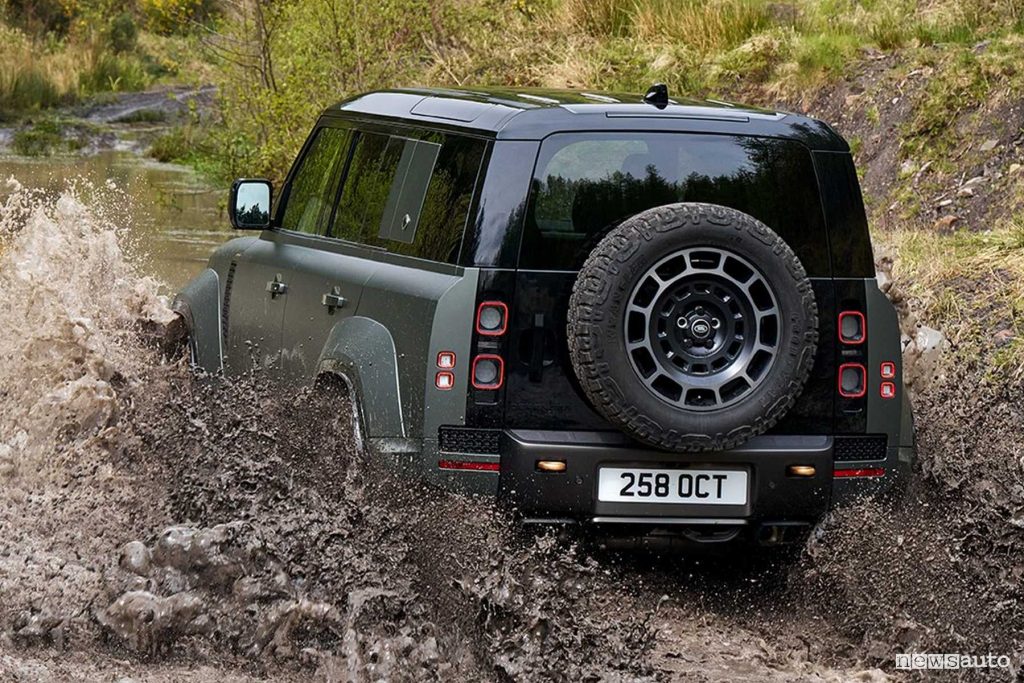 Land Rover Defender OCTA Edition One Ford Off Road