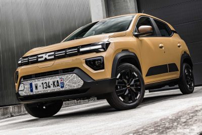 Nuova Dacia Spring Beige Safari anteriore 3/4