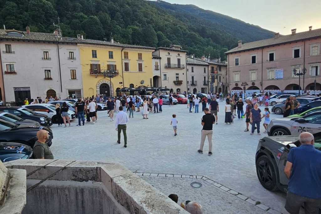 Parata Abarth nella piazza di Leonessa