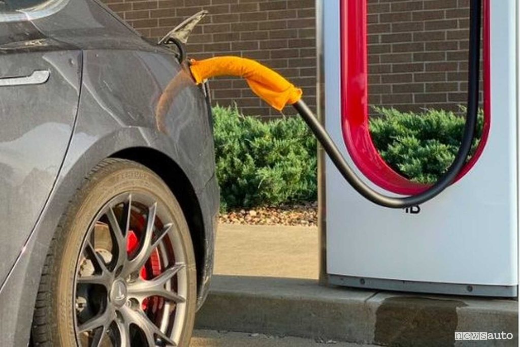 Tesla towel charging