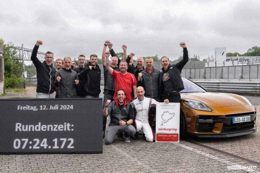 Record al Nürburgring Porsche Panamera