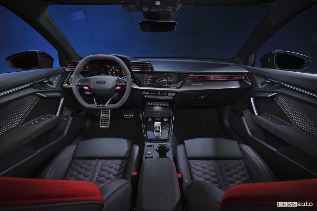 Audi RS 3 Sedan plancia abitacolo