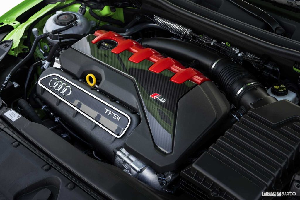 Audi RS 3 Sportback engine compartment 5-cylinder 2.5 TFSI