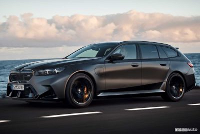 BMW M5 Touring su strada