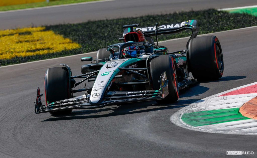 Andrea Kimi Antonelli in pista a Monza nelle prove libere del GP con la Mercedes F1 di George Russell