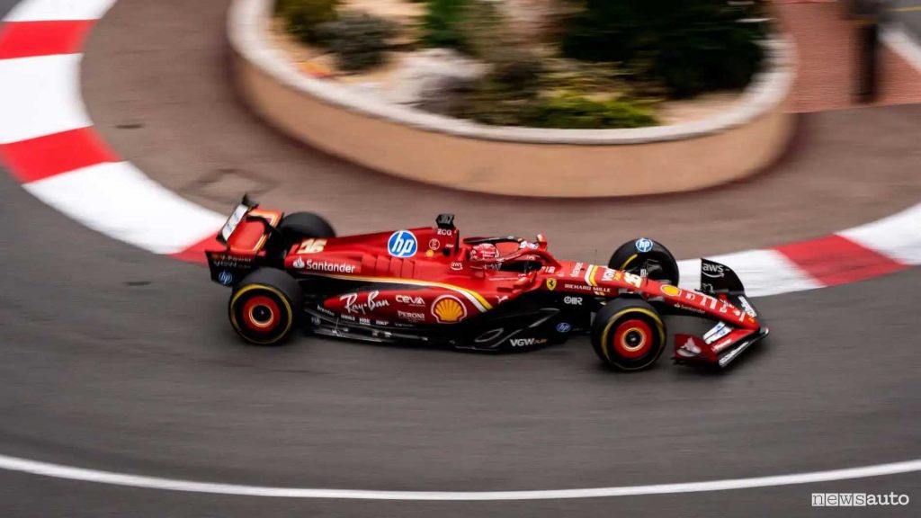 Leclerc al volante della SF-24 in pista a Montecarlo