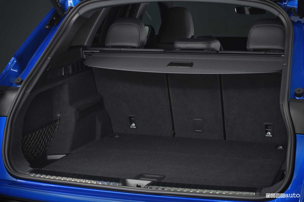 Audi SQ5 TFSI bagagliaio abitacolo