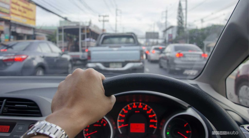 Servosterzo auto, cos'è e come funziona