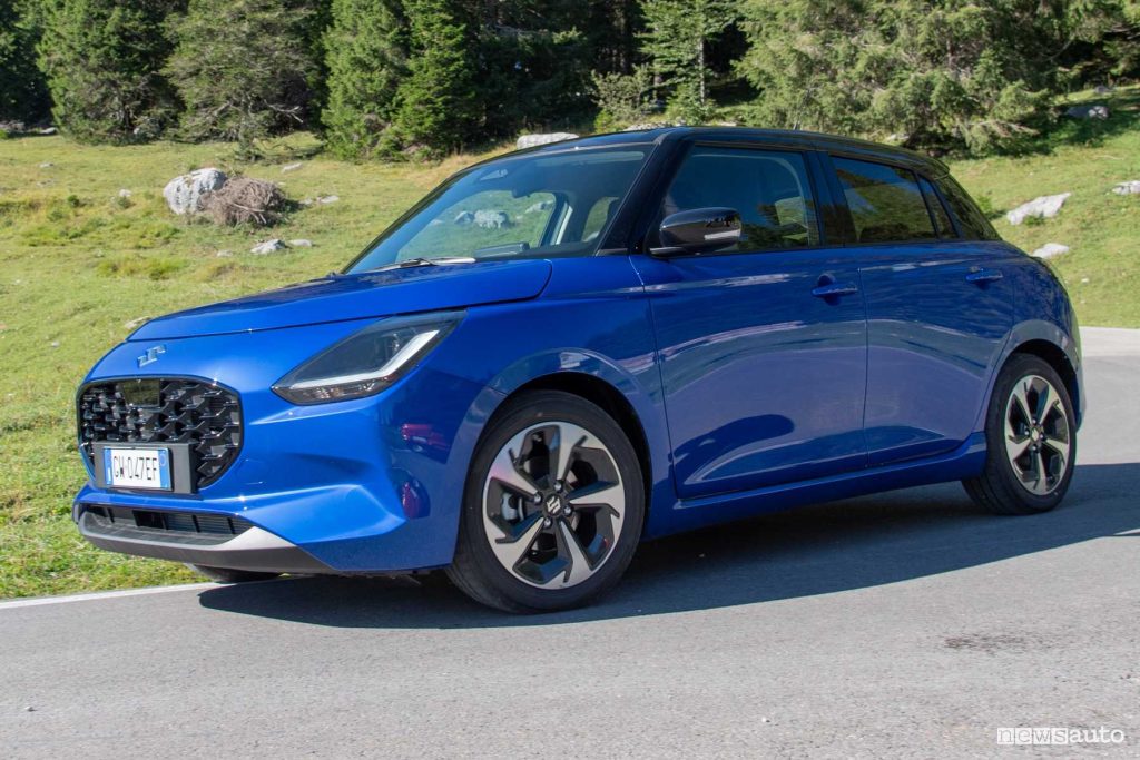 Suzuki Swift Hybrid 4x4 su strada