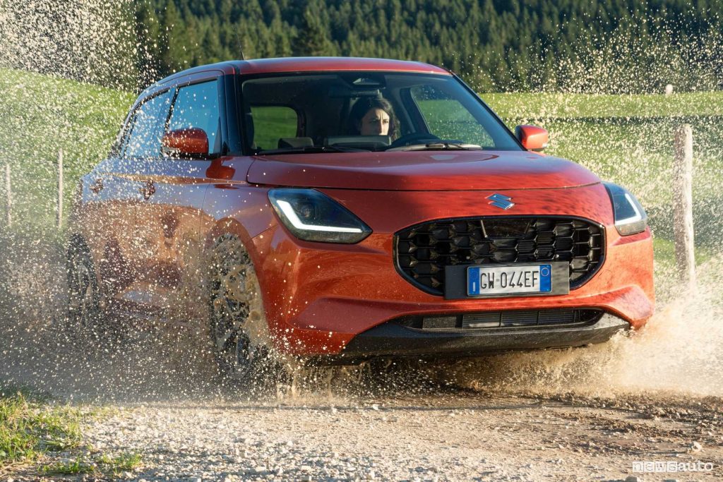 Suzuki Swift Hybrid 4x4 sullo sterrato