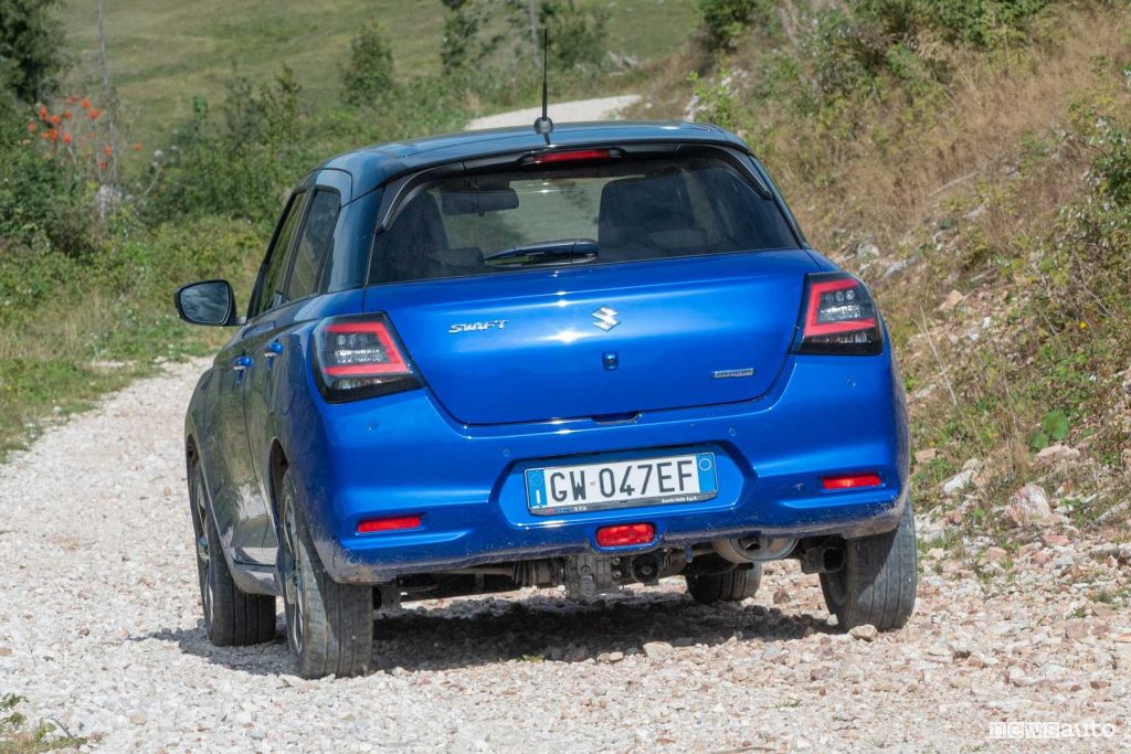 Suzuki Swift Hybrid 4x4 sullo sterrato