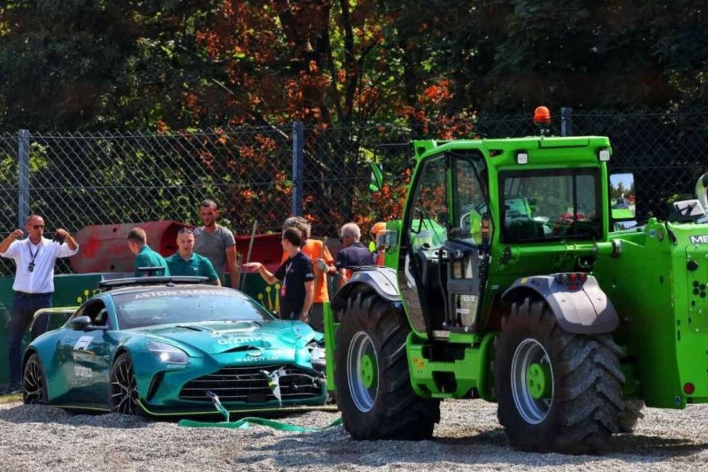 Safety car a muro curva parabolica a Monza